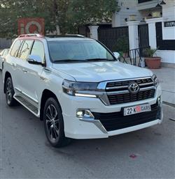 تۆیۆتا لاند کروزەر